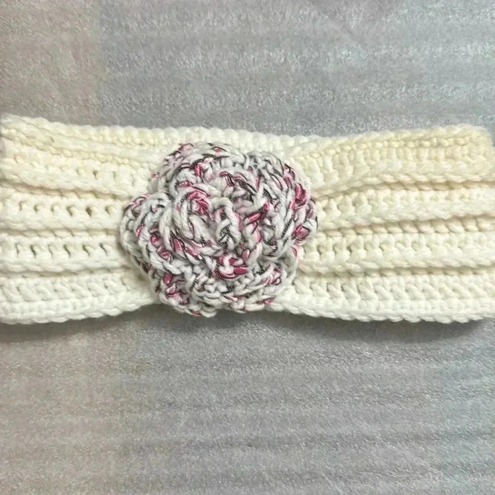 KNITTED HEAD BAND & NECK WARMER
-HAND MADE 
ADJUSTABLE SIZE - Picture 3 of 3